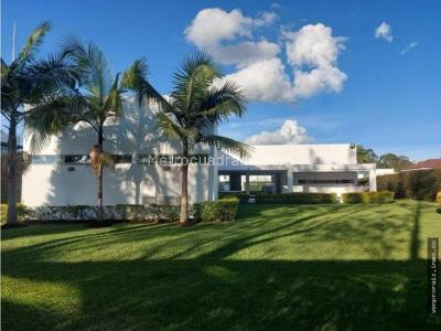 Casa de 4 alcobas en venta en San Nicolas, Rionegro, 1550 m² · foto 2 de 20