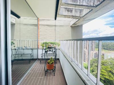 Apartamento de 3 alcobas en venta en San Nicolas, Rionegro, 74 m² · foto 2 de 19