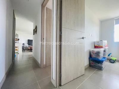 Apartamento de 3 alcobas en venta en San Nicolas, Rionegro, 74 m² · foto 9 de 19