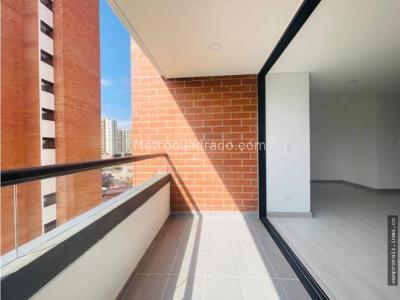 Apartamento de 3 alcobas en venta en San Antonio, Rionegro, 84 m² · foto 2 de 20