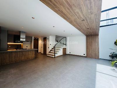 Casa de 4 alcobas en venta en San Nicolas, Rionegro, 253 m² · foto 4 de 20