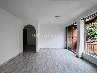 Apartamento de 3 alcobas en venta en La Castellana, Medellín, 77 m² · foto 4 de 20