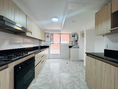 Apartamento de 3 alcobas en venta en La Castellana, Medellín, 77 m² · foto 9 de 20