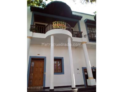 Casa de 4 alcobas en venta en Granada, Girardot, 198 m² · foto 2 de 20