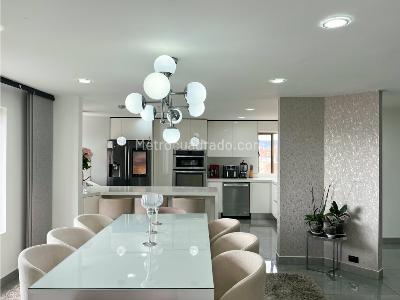Apartamento de 5 alcobas en venta en La Calleja, Bogotá, 266 m² · foto 2 de 20