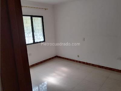 Casa de 5 alcobas en venta en Cambulos, Girardot, 203 m² · foto 11 de 19