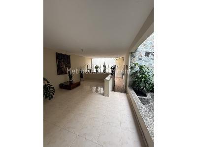 Casa de 4 alcobas en venta en Santa Isabel, Cali, 290 m² · foto 2 de 11