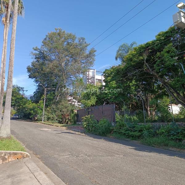 Lote en Venta, Ciudad Jardin, Cali - Más