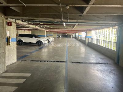 Apartamento de 3 alcobas en venta en Bellavista, Cali, 197 m² · foto 10 de 20