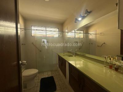 Casa de 5 alcobas en venta en La Flora, Cali, 324 m² · foto 18 de 20