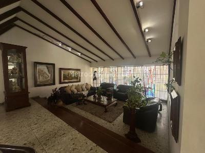 Casa de 5 alcobas en venta en La Flora, Cali, 324 m² · foto 3 de 20