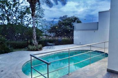 Casa de 4 alcobas en venta en Cristales, Cali, 520 m² · foto 2 de 9