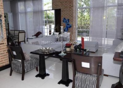 Casa de 4 alcobas en venta en Cristales, Cali, 520 m² · foto 4 de 9