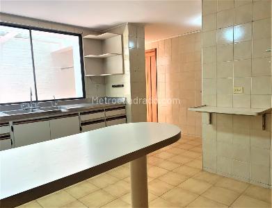 Apartamento de 3 alcobas en venta en Altos De Santa Rita 1 Y 2, Cali, 150 m² · foto 16 de 17
