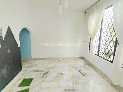 Casa de 4 alcobas en venta en Cristales, Cali, 340 m² · foto 5 de 20