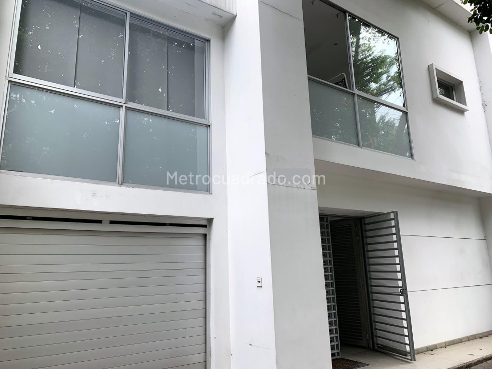 Casa de 4 habitaciones en arriendo en Santa Teresita, Cali — imagen 1 de 10