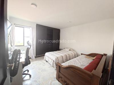 Apartamento de 3 alcobas en venta en Cristales, Cali, 135 m² · foto 16 de 20