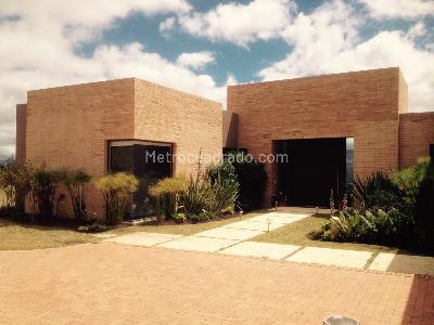Casa de 4 alcobas en venta en Yerbabuena, Chía, 530 m² · foto 3 de 18