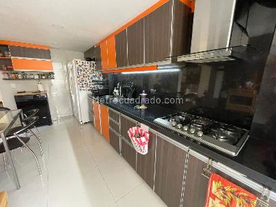 Casa de 3 alcobas en venta en Plazuela De Iberia Ii, Bogotá, 198 m² · foto 3 de 20