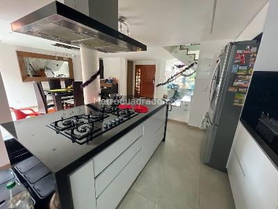 Casa de 4 alcobas en venta en Plazuela Iberia, Bogotá, 194 m² · foto 9 de 20