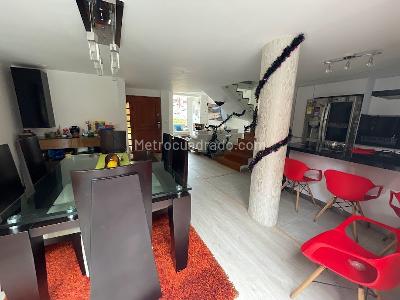Casa de 4 alcobas en venta en Plazuela Iberia, Bogotá, 194 m² · foto 8 de 20