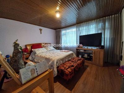 Casa de 4 alcobas en venta en Pontevedra, Bogotá, 232 m² · foto 3 de 18
