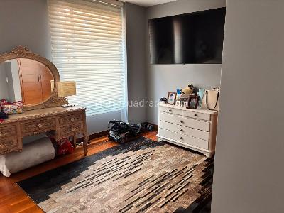 Apartamento de 3 alcobas en venta en Los Rosales, Bogotá, 142 m² · foto 4 de 14