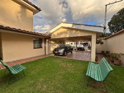 Casa de 5 alcobas en venta en Alhambra Malibu, Bogotá, 288 m² · foto 18 de 20