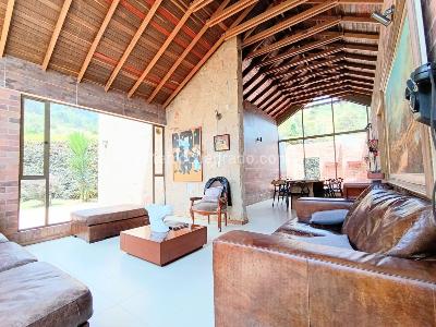 Casa de 3 alcobas en venta en Kalamary, Chía, 1100 m² · foto 3 de 18