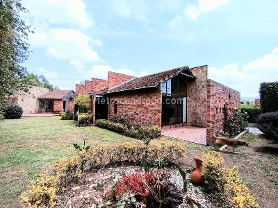 Casa de 3 alcobas en venta en Kalamary, Chía, 1100 m² · foto 2 de 18