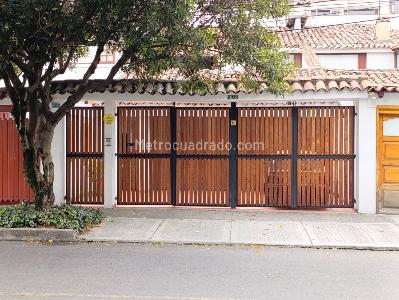 Casa de 5 alcobas en venta en Santa Barbara, Bogotá, 413 m² · foto 3 de 20