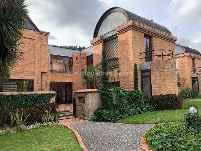 Casa de 4 alcobas en venta en San Jose De Bavaria, Bogotá, 500 m² · foto 2 de 20