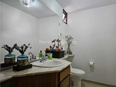 Apartamento de 3 alcobas en venta en San Lucas, Medellín, 240 m² · foto 4 de 20
