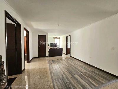 Apartamento de 3 alcobas en venta en Los Colores, Medellín, 129 m² · foto 4 de 20