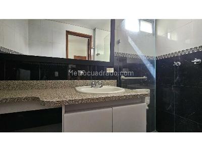 Apartamento de 3 alcobas en venta en Los Colores, Medellín, 129 m² · foto 14 de 20