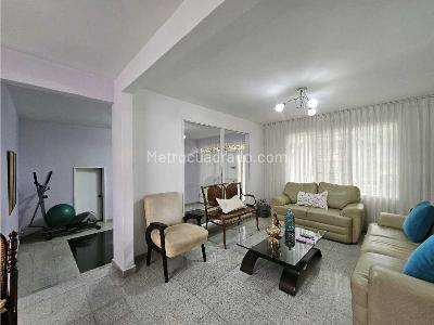 Casa de 3 alcobas en venta en Simon Bolivar, Medellín, 180 m² · foto 3 de 20