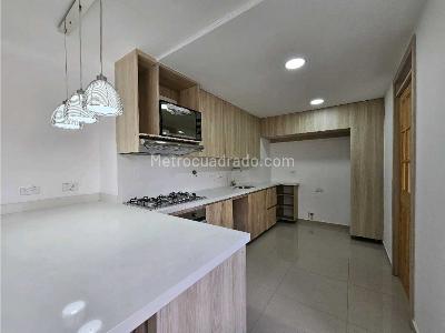 Apartamento de 3 alcobas en venta en Belen Alameda, Medellín, 132 m² · foto 10 de 20