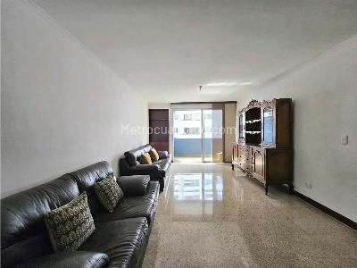 Apartamento de 3 alcobas en venta en Los Colores, Medellín, 129 m² · foto 3 de 20
