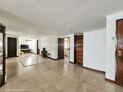 Apartamento de 3 alcobas en venta en Los Colores, Medellín, 129 m² · foto 5 de 20