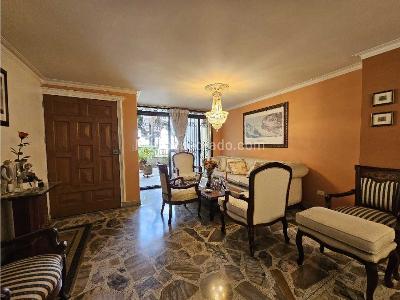 Apartamento de 3 alcobas en venta en Laureles, Medellín, 154 m² · foto 2 de 20