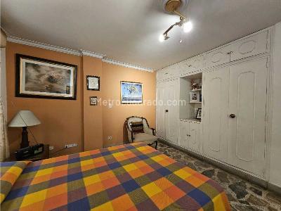 Apartamento de 3 alcobas en venta en Laureles, Medellín, 154 m² · foto 15 de 20