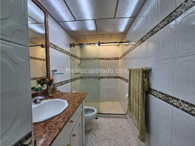 Apartamento de 3 alcobas en venta en Laureles, Medellín, 154 m² · foto 17 de 20