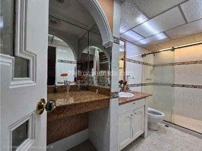 Apartamento de 3 alcobas en venta en Laureles, Medellín, 154 m² · foto 18 de 20