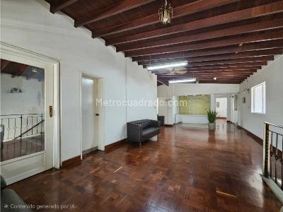 Casa de 3 alcobas en venta en Suramericana, Medellín, 333 m² · foto 3 de 12