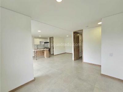 Apartamento de 2 alcobas en venta en Loma De San Jose, Sabaneta, 72 m² · foto 14 de 20