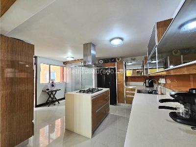 Apartamento de 3 alcobas en venta en Laureles, Medellín, 174 m² · foto 10 de 20