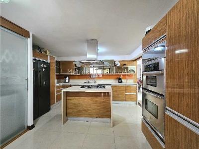 Apartamento de 3 alcobas en venta en Laureles, Medellín, 174 m² · foto 7 de 20