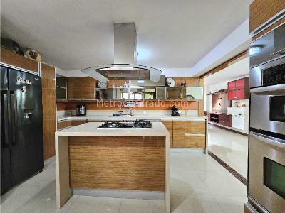 Apartamento de 3 alcobas en venta en Laureles, Medellín, 174 m² · foto 8 de 20