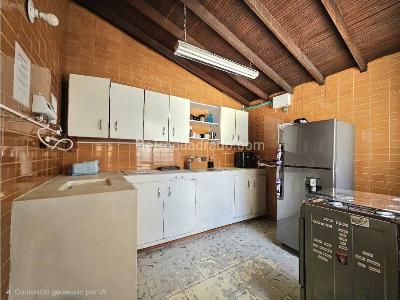 Casa de 3 alcobas en venta en Suramericana, Medellín, 333 m² · foto 9 de 12