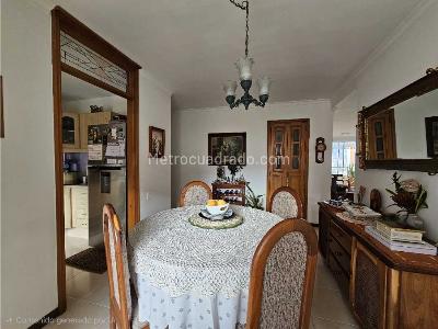 Apartamento de 3 alcobas en venta en Loma De Los Bernal, Medellín, 83 m² · foto 6 de 20